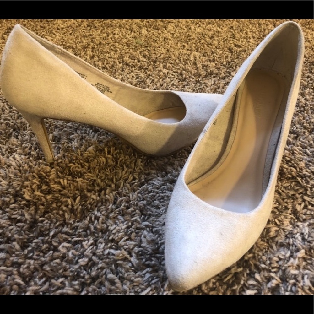 Suede nude heels. Size 7. Like New.